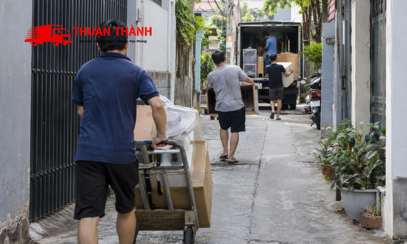 Bốc xếp tại phường Cẩm Lệ