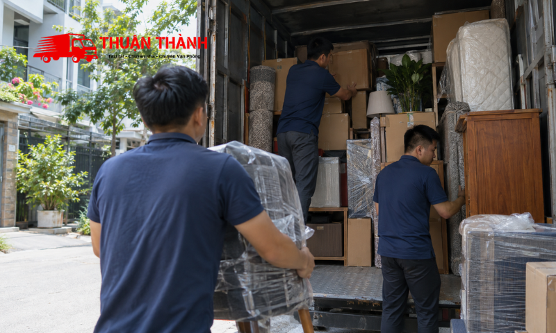 Bốc xếp tại phường Hòa Xuân
