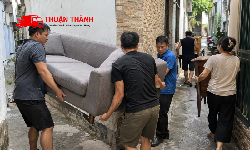 Chuyển nhà trong hẻm nhỏ